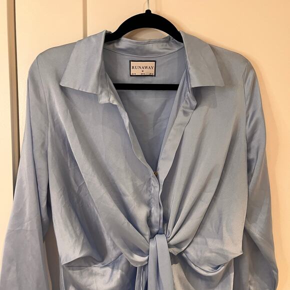 Chic Light Blue Mini Dress with Knot Detail - Picture 5 of 12